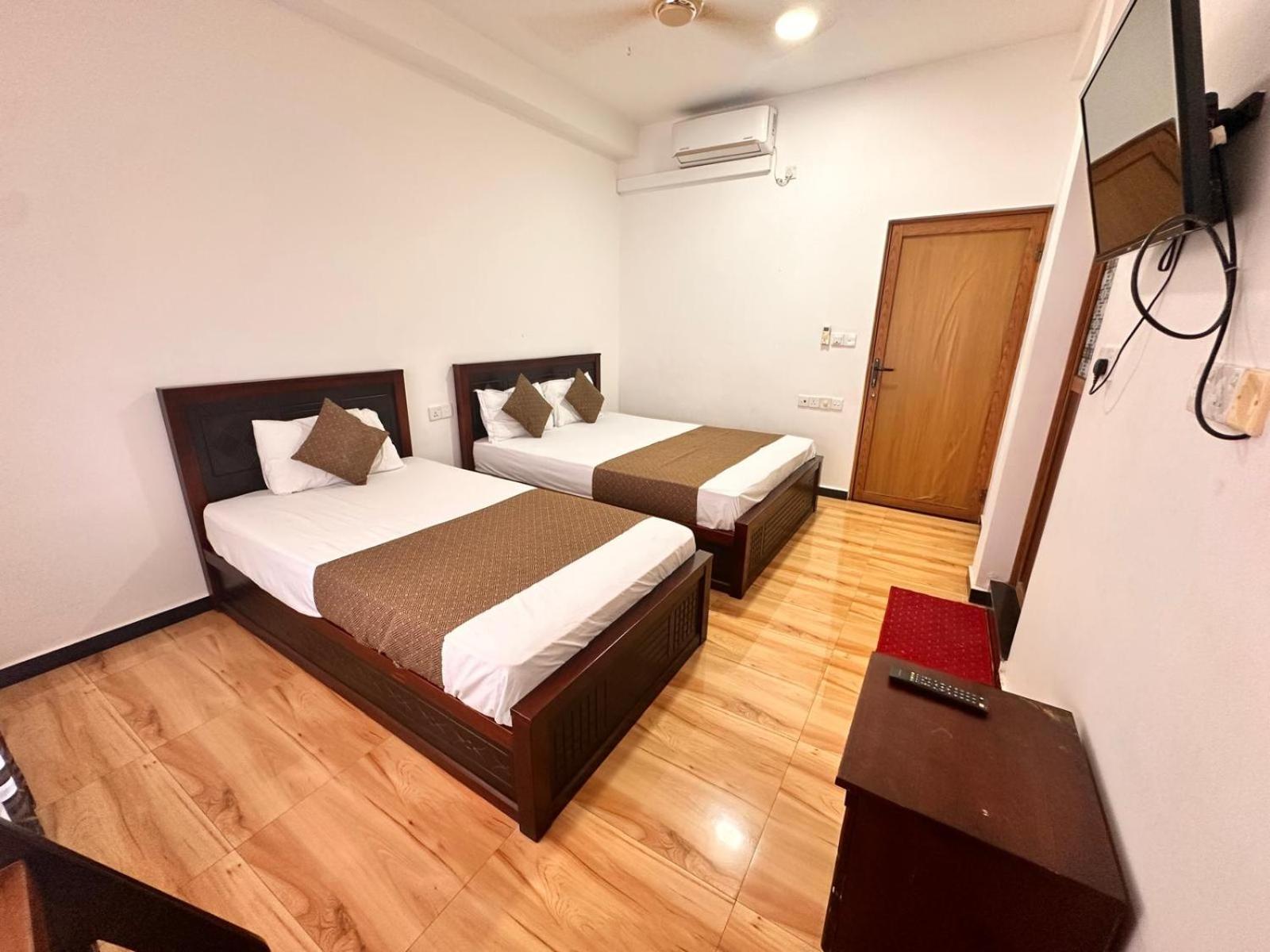 Holiday Villa Trincomalee Exterior foto